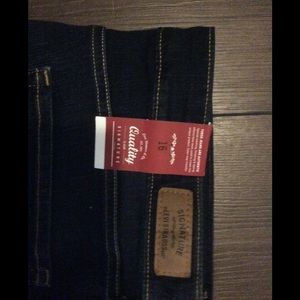 Women's Mid Rise Capri Pants